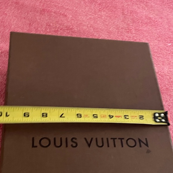 Louis Vuitton box with bow - Picture 5 of 14